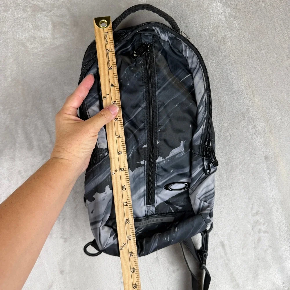 Oakley street sling